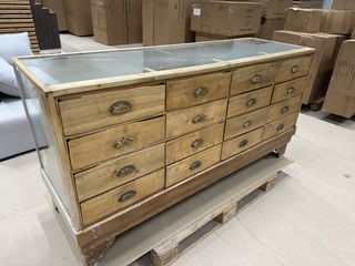 Antieke/vintage winkeltoonbank met glazen vitrine en laden, grenen